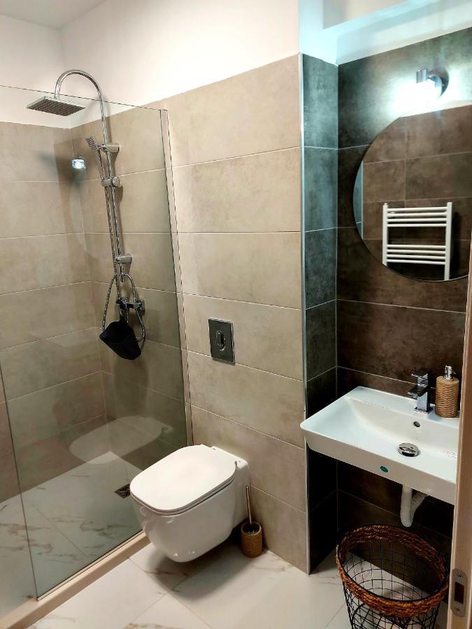 Black&White Suites Craiova Eksteriør bilde