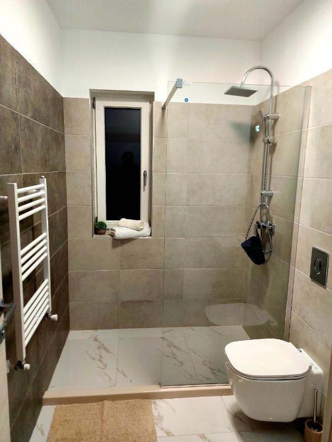Black&White Suites Craiova Eksteriør bilde